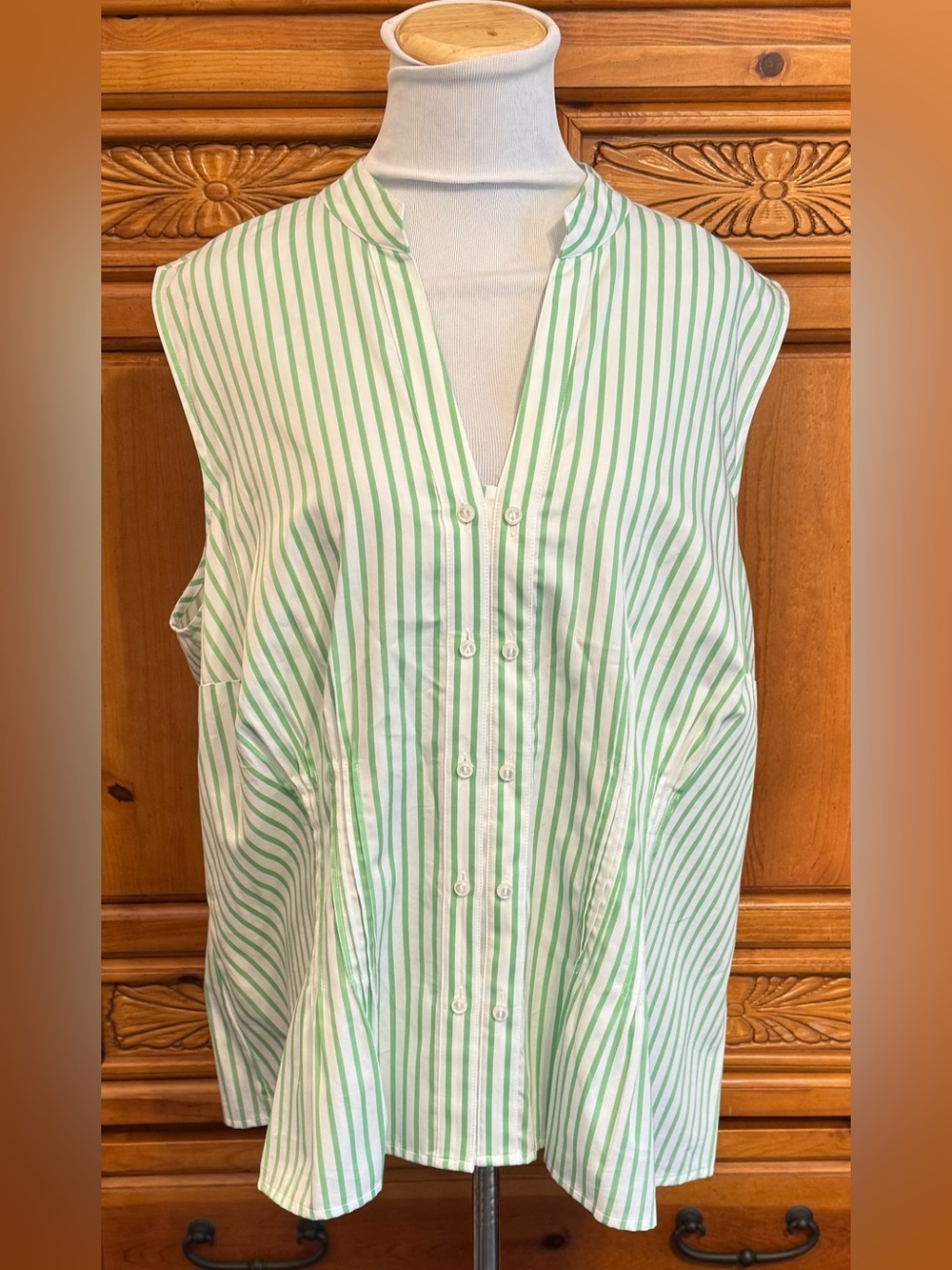Jones New York White and Green Striped Sleeveless Button-Down